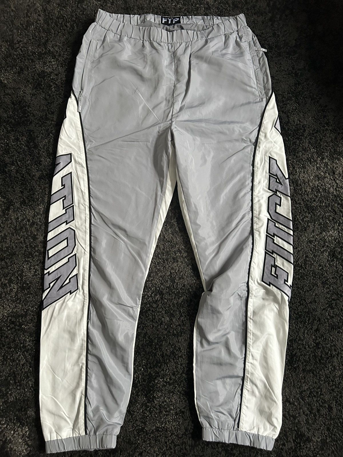 スケートボード FTP SPELL OUT TRACK PANTS Spellout Embroidered Track Pant - Supreme
