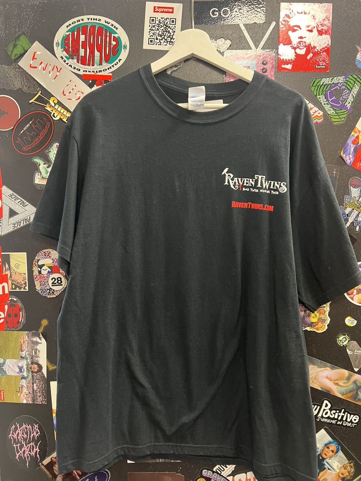Vintage Vintage Busch Gardens Howl O Scream Raven Twins Shirt Size US L / EU 52-54 / 3 - 1 Thumbnail