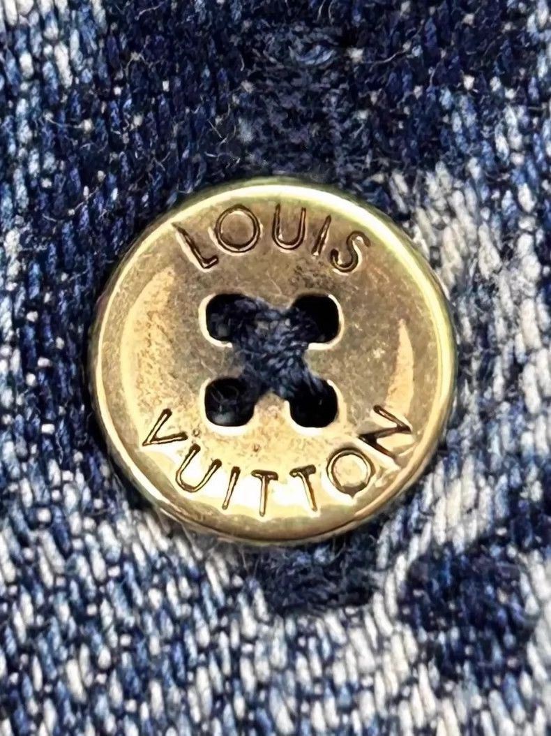 Louis Vuitton Louis Vuitton Louis Vuitton TieDye Logo Short Sleeve Shirt Size US L / EU 52-54 / 3 - 8 Thumbnail