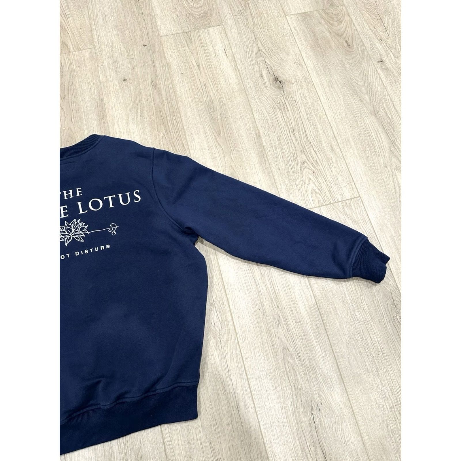 Abercrombie & Fitch Abercrombie White Lotus Sweatshirt Adult Small Navy Unisex Size S / US 4 / IT 40 - 7 Thumbnail