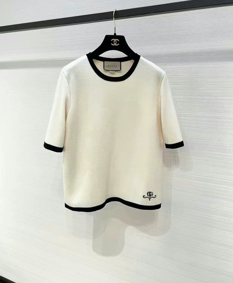 Gucci GucciEmbroidered logo beige knitted short sleeves 2503-Next Size US M / EU 48-50 / 2 - 1 Thumbnail