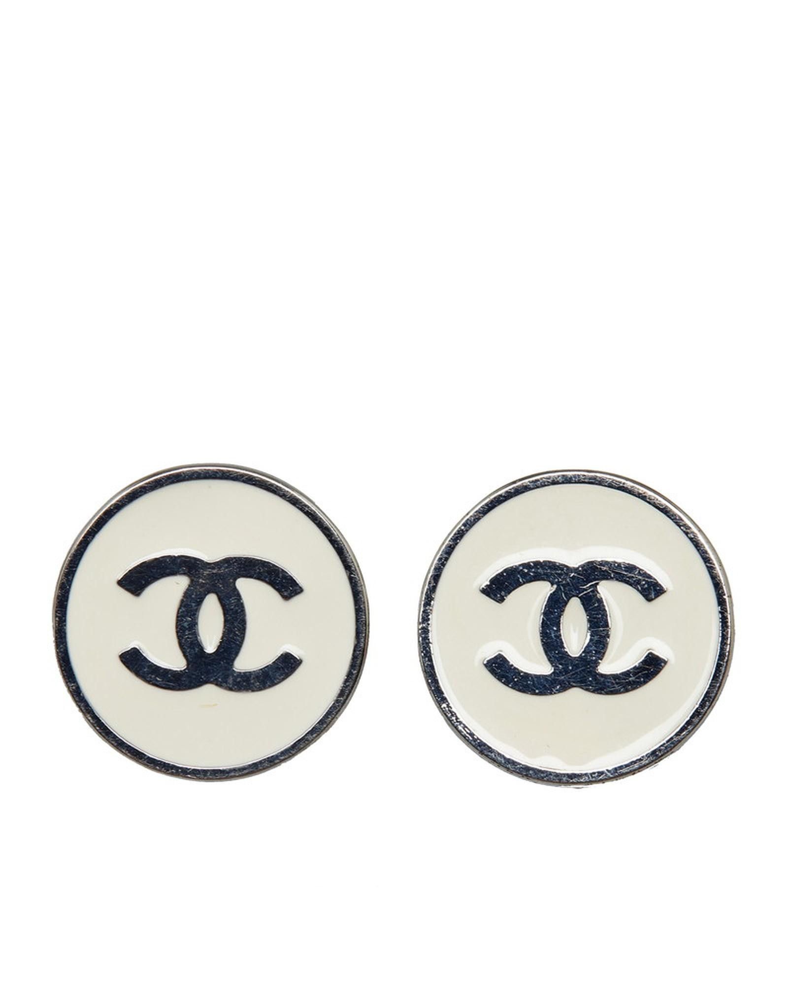 image of Chanel Silver Cc Clip On Earrings In Ab Condition, Women's