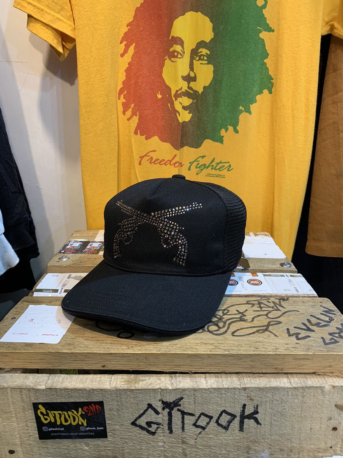 Roarguns swarovki trucker hat