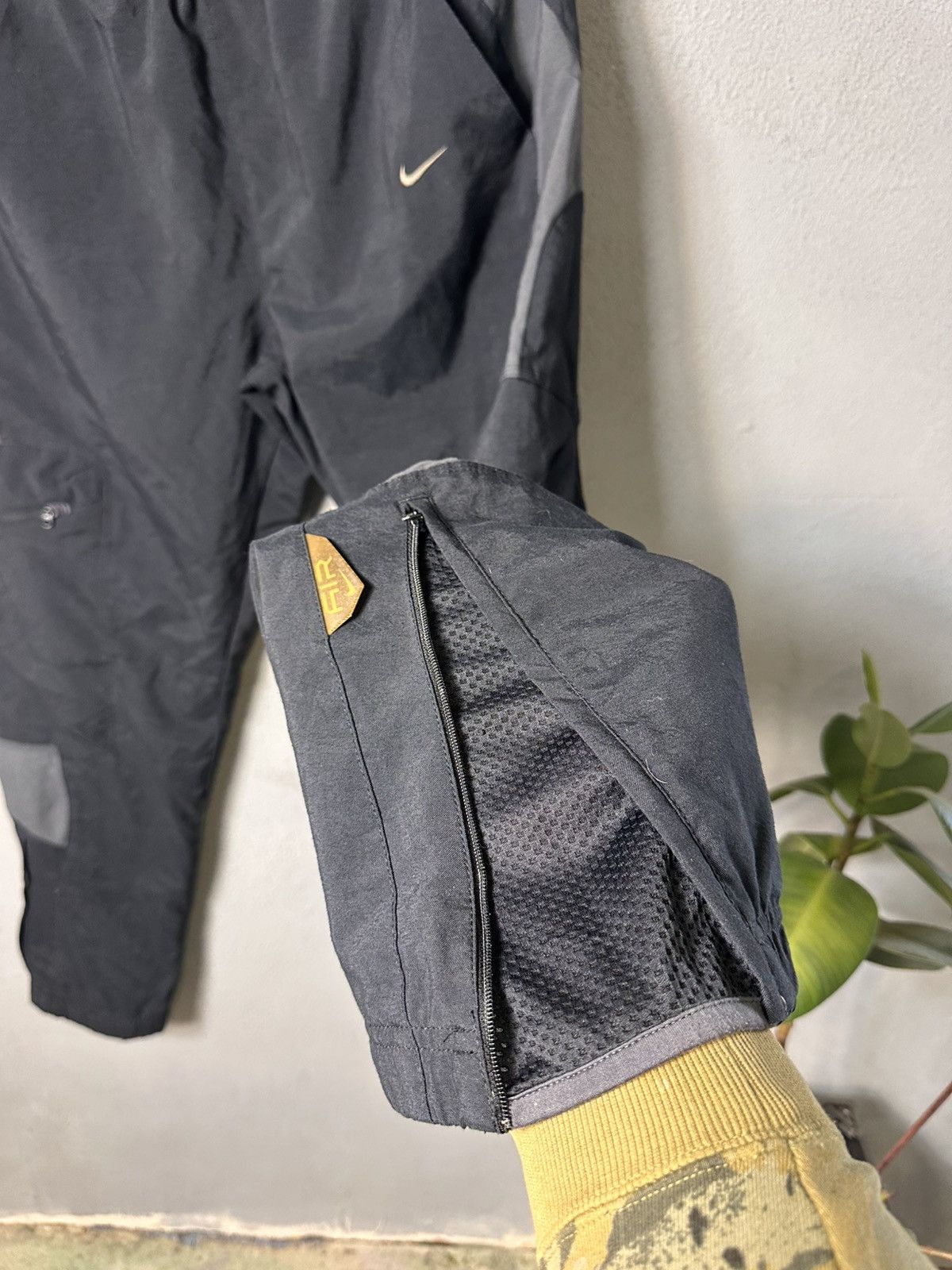 Nike Nike Track Vintage Cargo Pants Drill Baggy Joggers Gorpcore Size US 32 / EU 48 - 4 Thumbnail