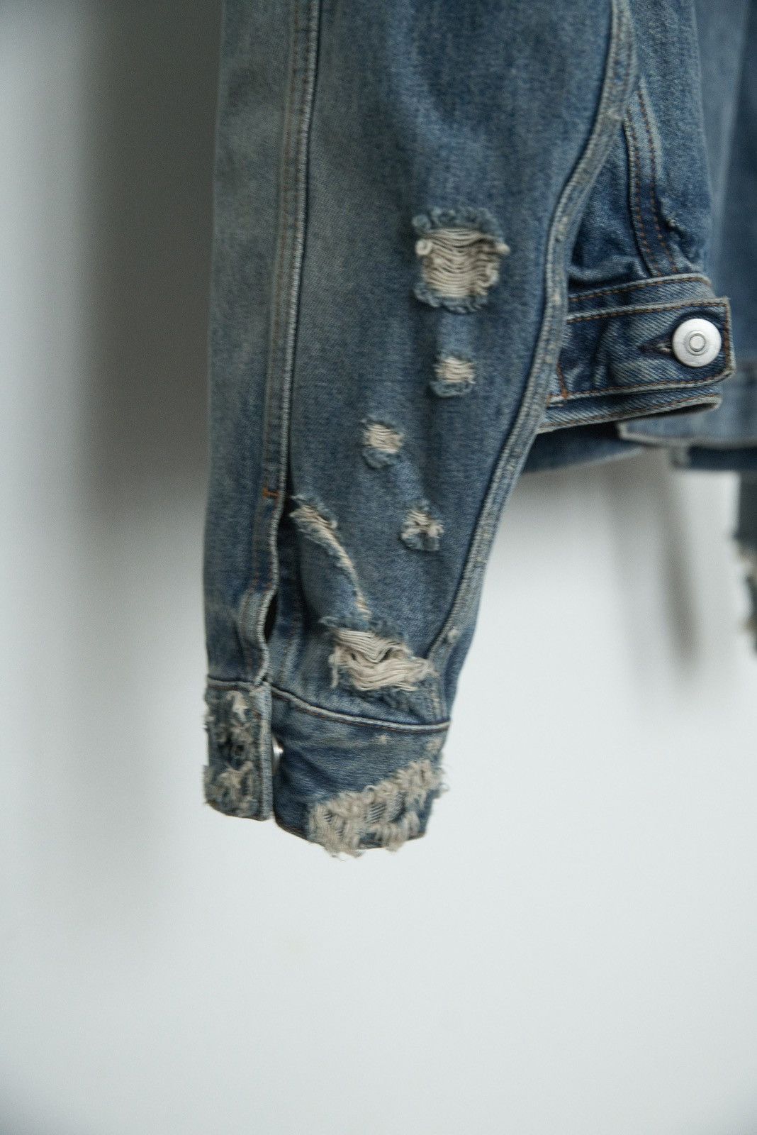 Maison Margiela Maison Margiela cropped distress denim jacket Size US M / EU 48-50 / 2 - 7 Thumbnail