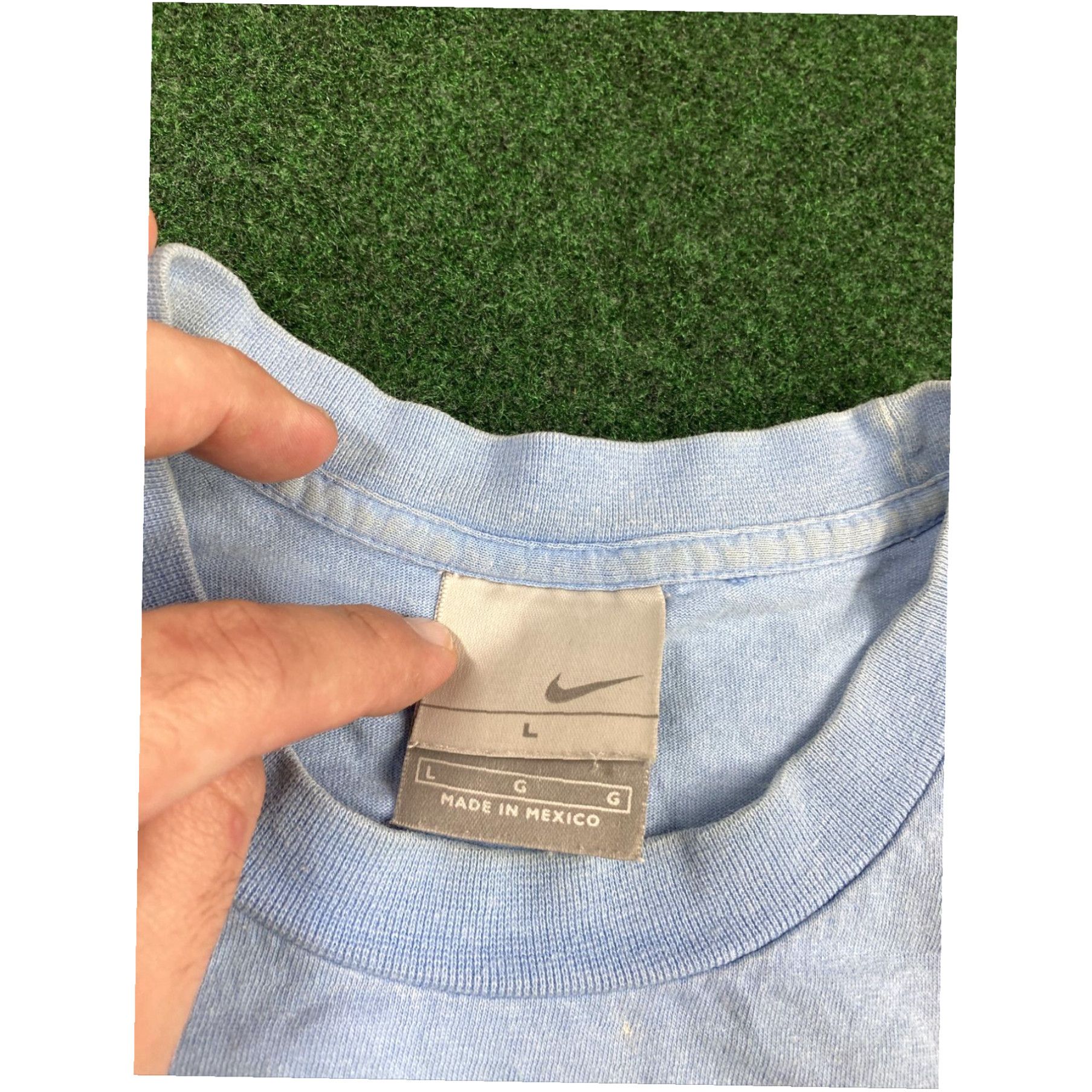 Nike Vintage Nike Soccer T-Shirt Size large fast Shipping blue Size US L / EU 52-54 / 3 - 5 Thumbnail