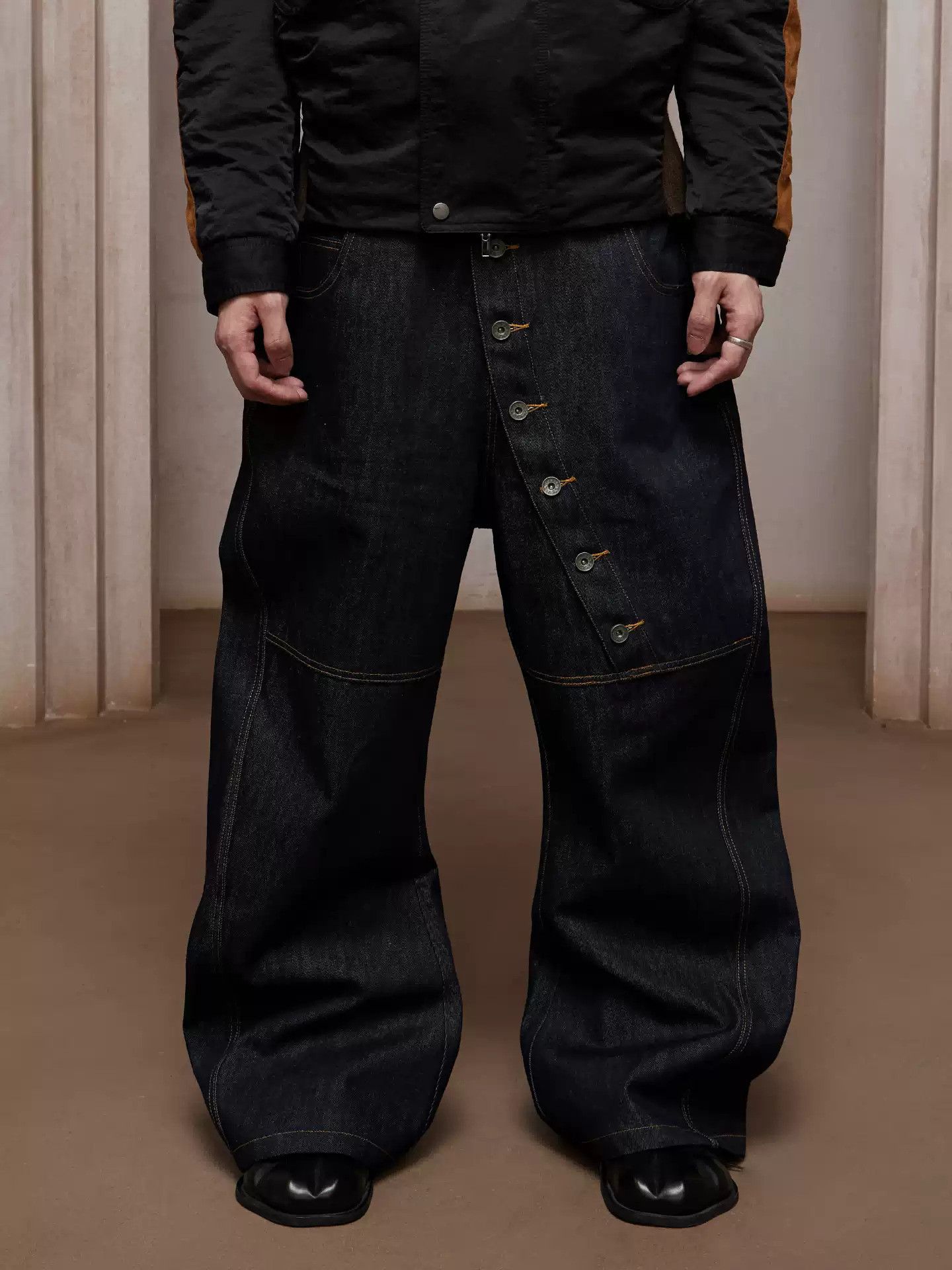 Japanese Brand Raw Curved Jeans Size US 32 / EU 48 - 1 Thumbnail