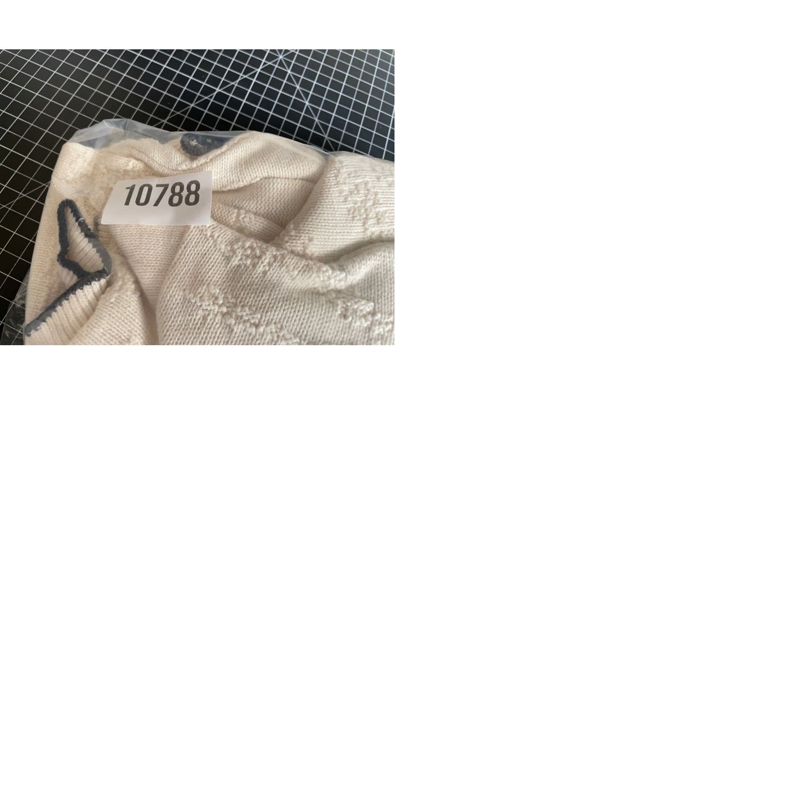Vintage VINTAGE 90s Golf Motif Sweater Trader Bay Men Large Ivory Embroidered Knit Cotton Textured Crew Neck Pullover Casual Adults Mens Size US L / EU 52-54 / 3 - 9 Thumbnail
