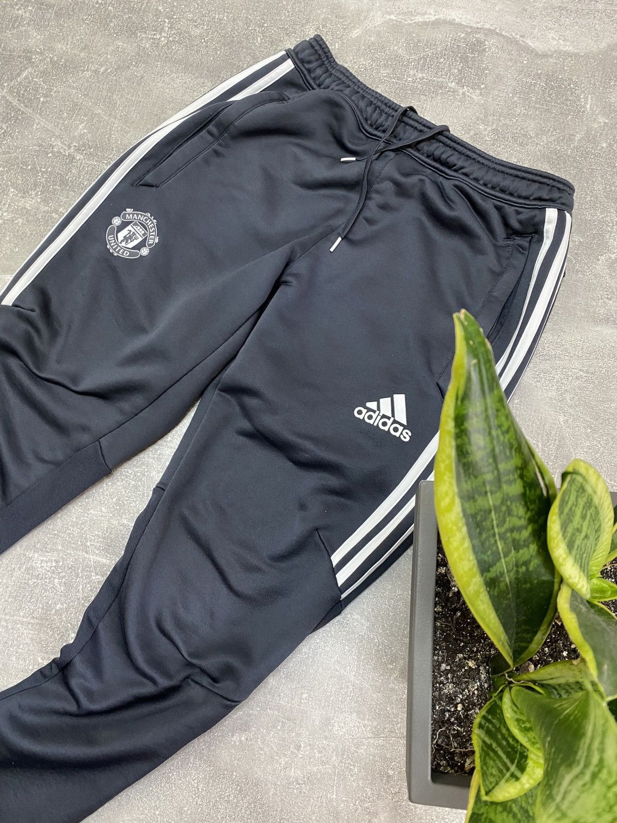 Adidas Manchester United 2017 Adidas Soccer Football Pants Joggers Size US 30 / EU 46 - 1 Thumbnail