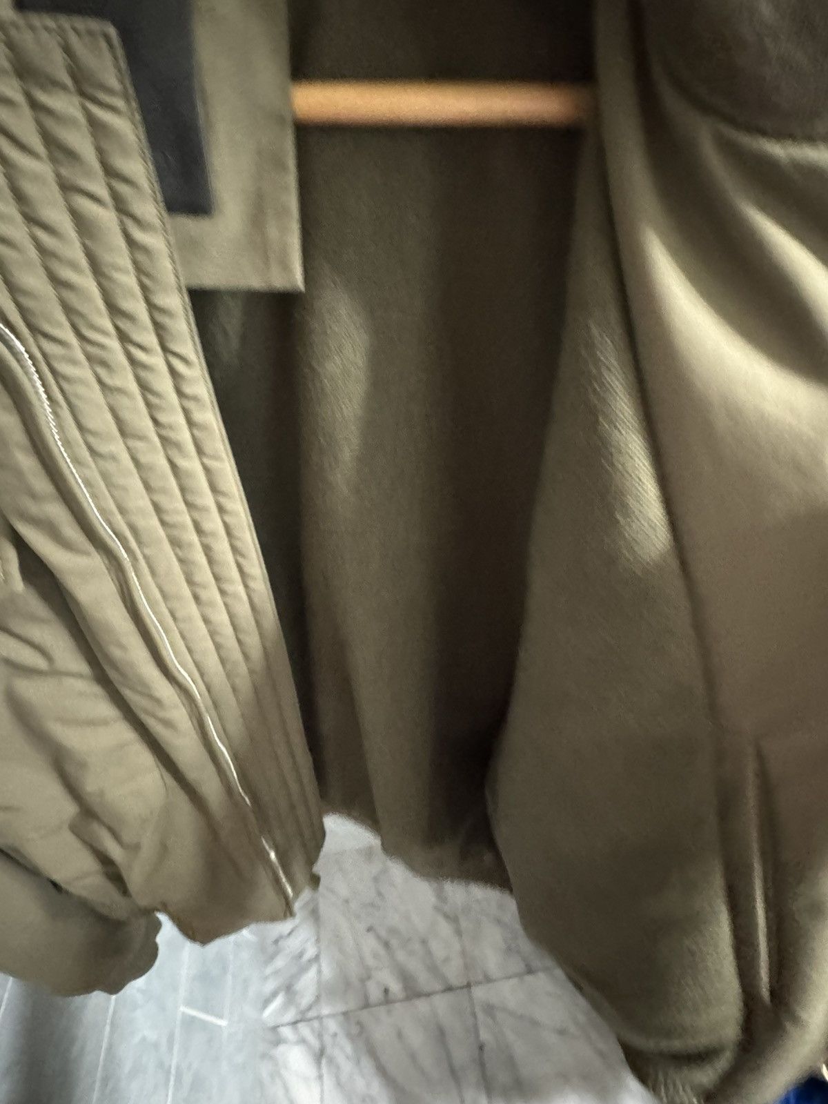 Givenchy Men’s Givenchy Green Khaki Cropped Utility Bomber Size US L / EU 52-54 / 3 - 8 Thumbnail