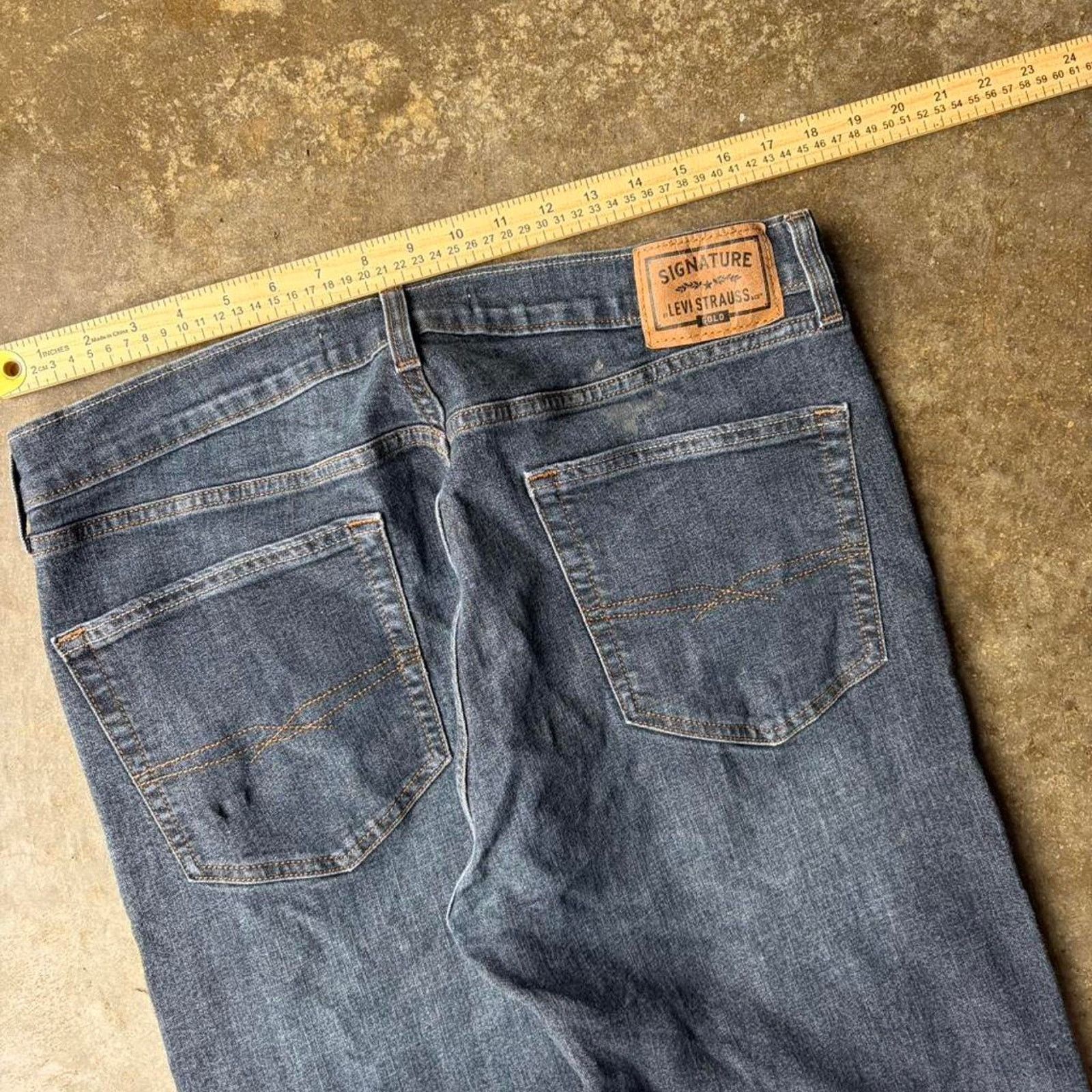 Levi's 2000s dark washed baggy jeans Size US 36 / EU 52 - 3 Thumbnail