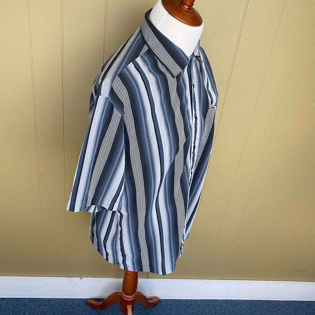 Batik Bay Batik Bay men L button up short sleeve stripe casual dress s Size US L / EU 52-54 / 3 - 4 Thumbnail