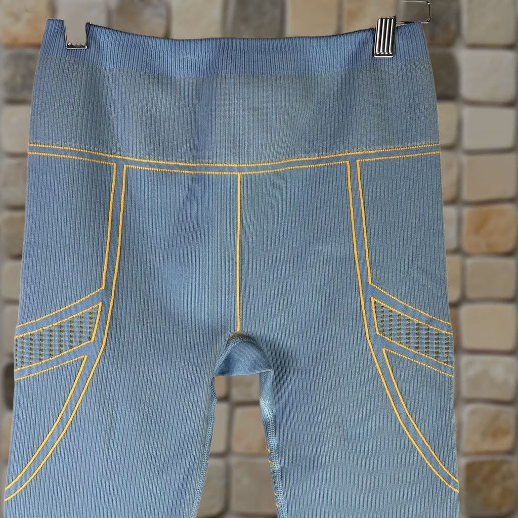 Fabletics Fabletics Leggings Blue Seamless High Waisted Compressive Knit Size 36" / US 14 / IT 50 - 1 Thumbnail