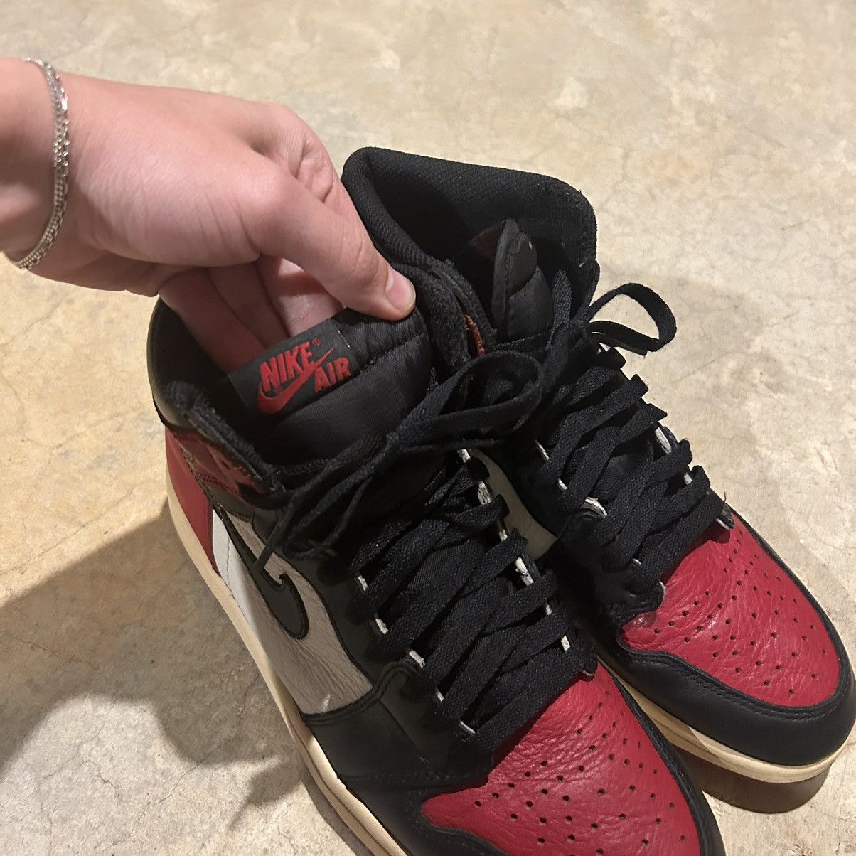 Jordan Brand × Nike Air Jordan 1 Retro High OG Bred Toe 2018 US 8 Size US 8 / EU 41 - 9 Thumbnail