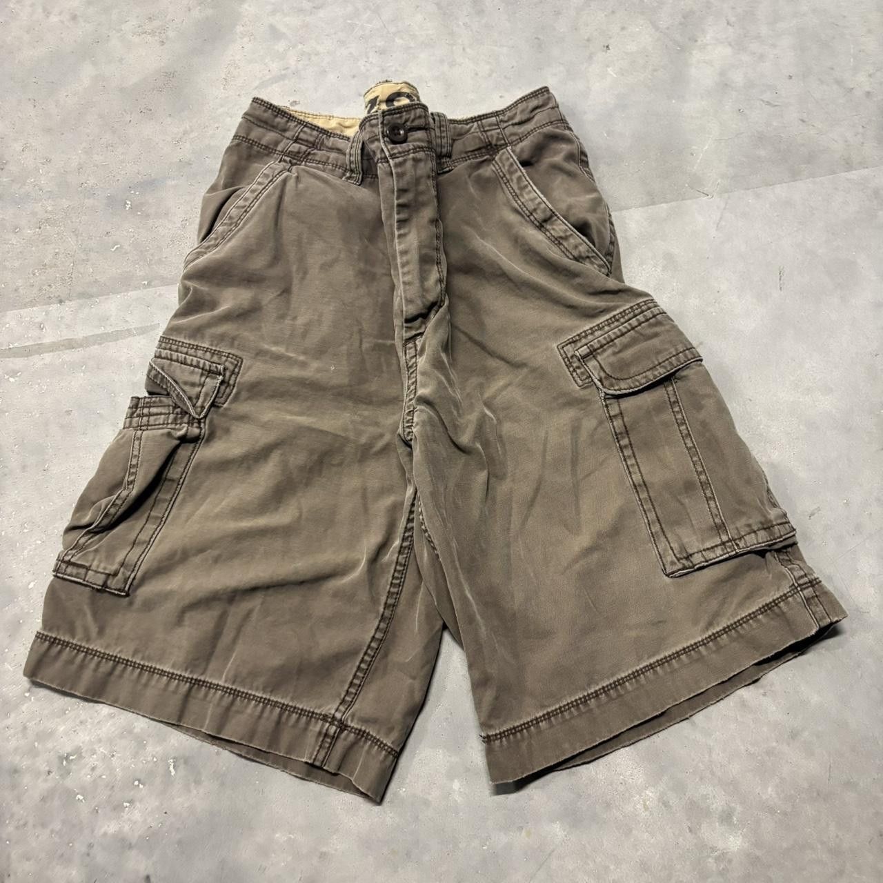 Japanese Brand × Vintage Crazy Vintage Y2K/2000s Baggy Faded Brown Skater Style Cargo Shorts! Size US 33 - 1 Thumbnail