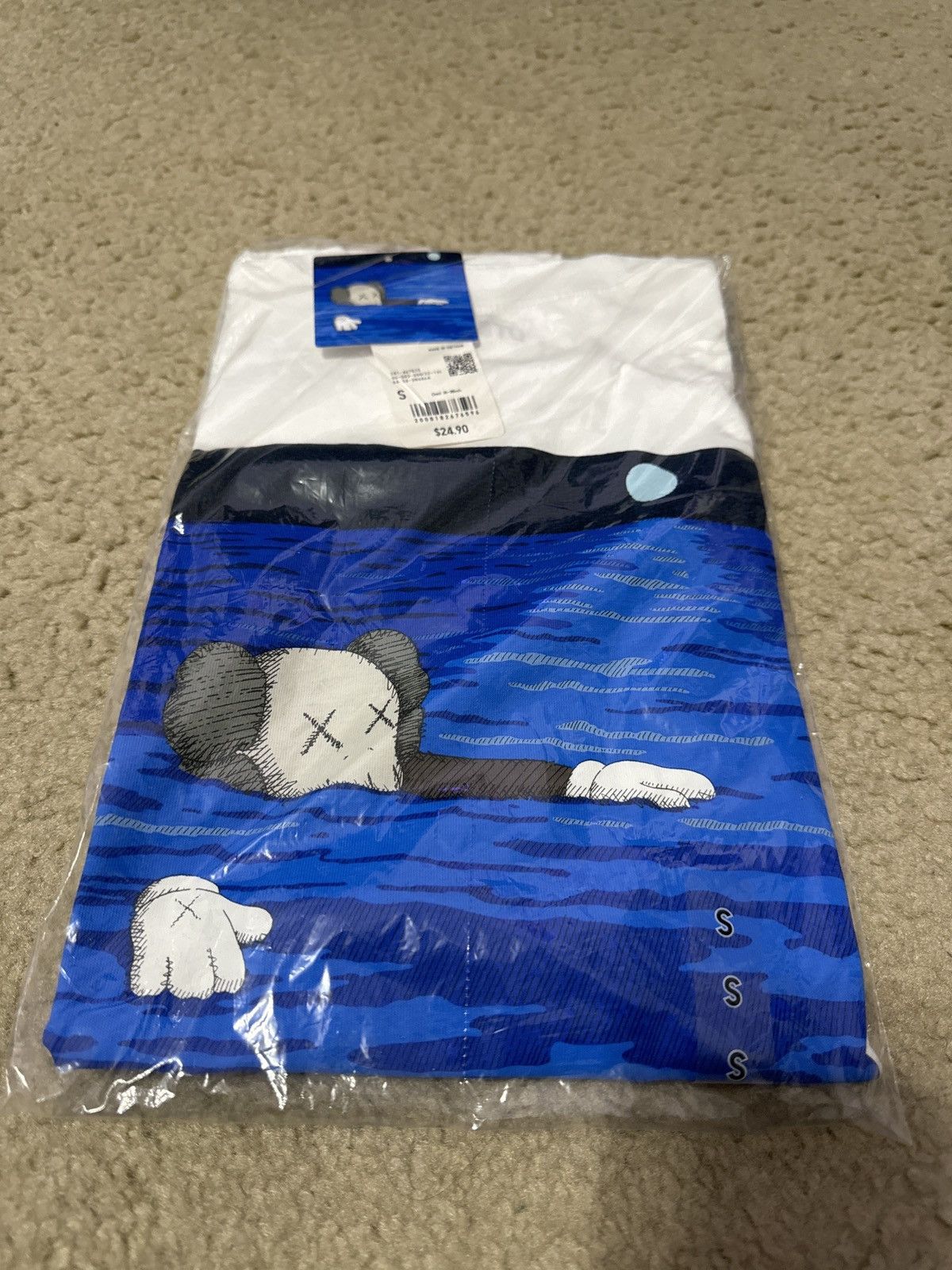 Kaws × Uniqlo BNWT KAWS X UNIQLO (Small Short-Sleeve T-shirt) SS23 Size US S / EU 44-46 / 1 - 3 Thumbnail