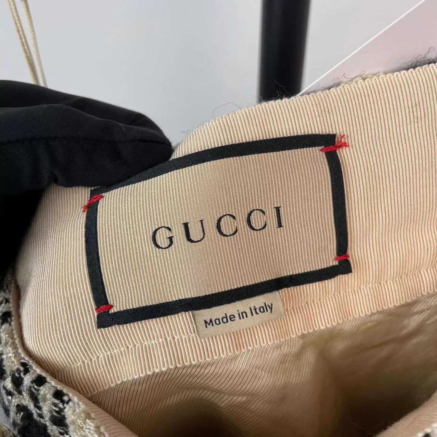 Gucci Gucci IT 38 short skirt Size 26" / US 2 / IT 38 - 2 Thumbnail