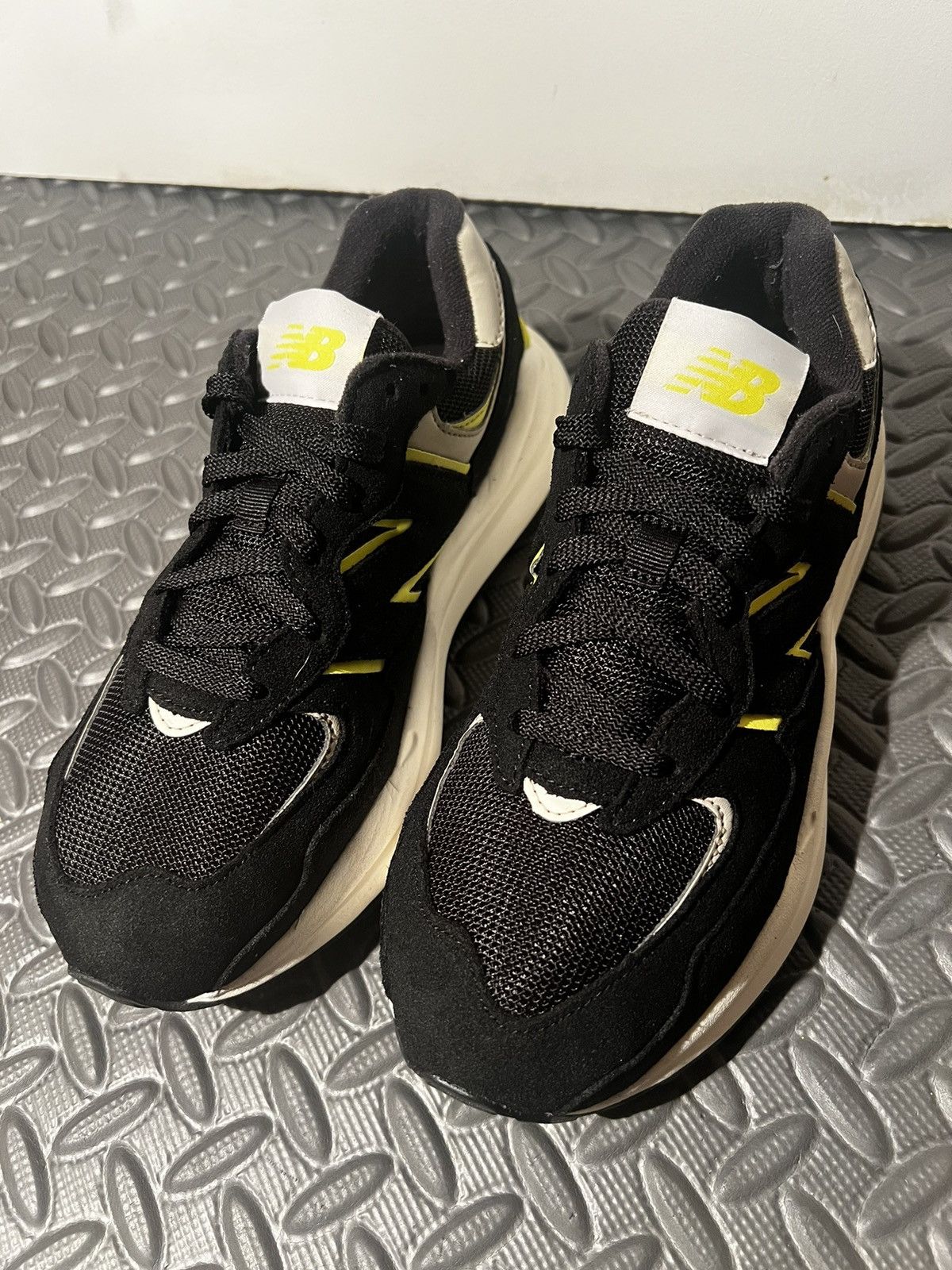 New Balance NICE New Balance 57/40 Black Lime size 6.5 Mens Shoes Size US 6.5 / EU 39-40 - 3 Thumbnail