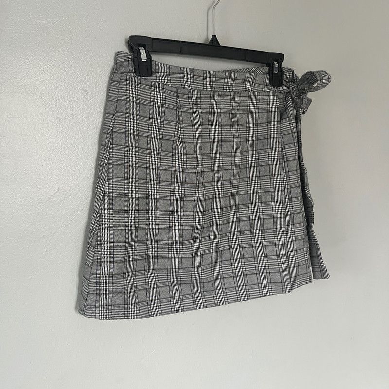 Designer Sadie & Sage Women's Black & White Plaid Wrap Skirt Small Size 27" / US 4 / IT 40 - 1 Thumbnail