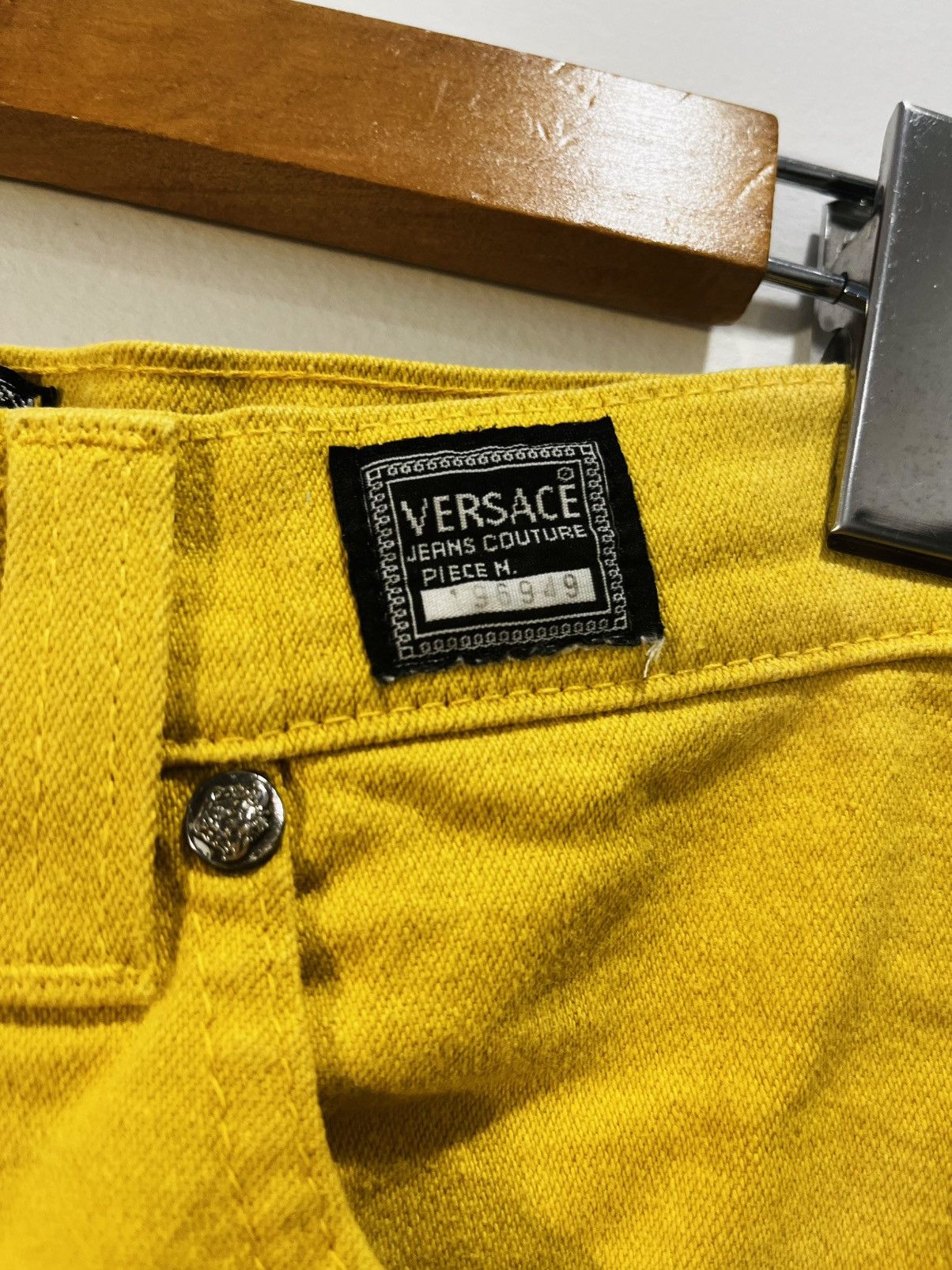Versace Jeans Couture VERSACE Jeans Couture Vintage Yellow Straight Leg Jeans Size 26" / US 2 / IT 38 - 5 Thumbnail