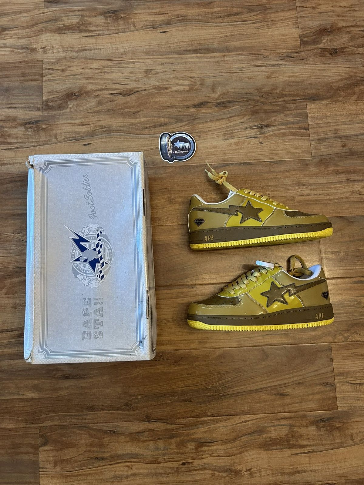 Bape NEW Bape Gold Members Exclusive Bapestas Size US 9 / EU 42 - 1 Thumbnail