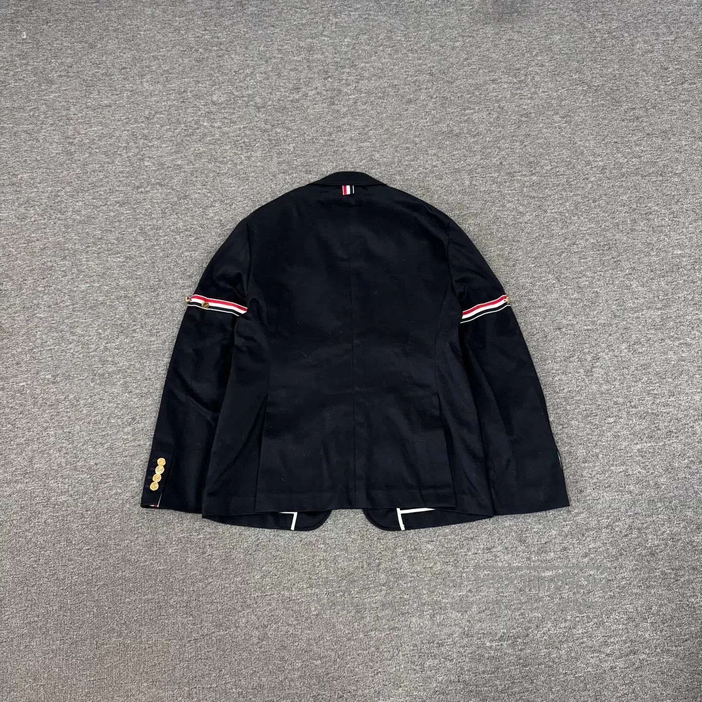 Thom Browne Thom Browne Sleeve cuff with gold buckle; casual suit jack Size US M / EU 48-50 / 2 - 2 Thumbnail