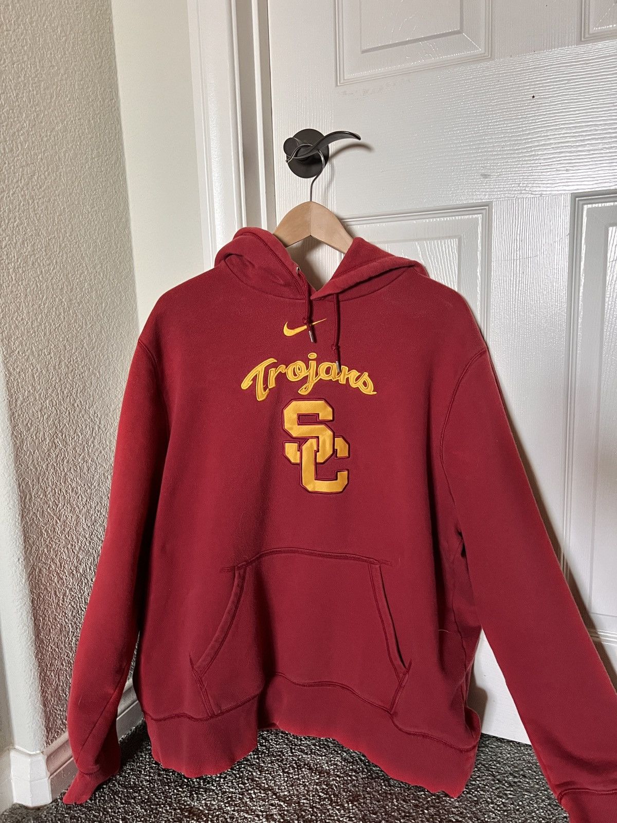 Vintage Vintage Nike Center Swoosh USC Hoodie Size US L / EU 52-54 / 3 - 6 Thumbnail