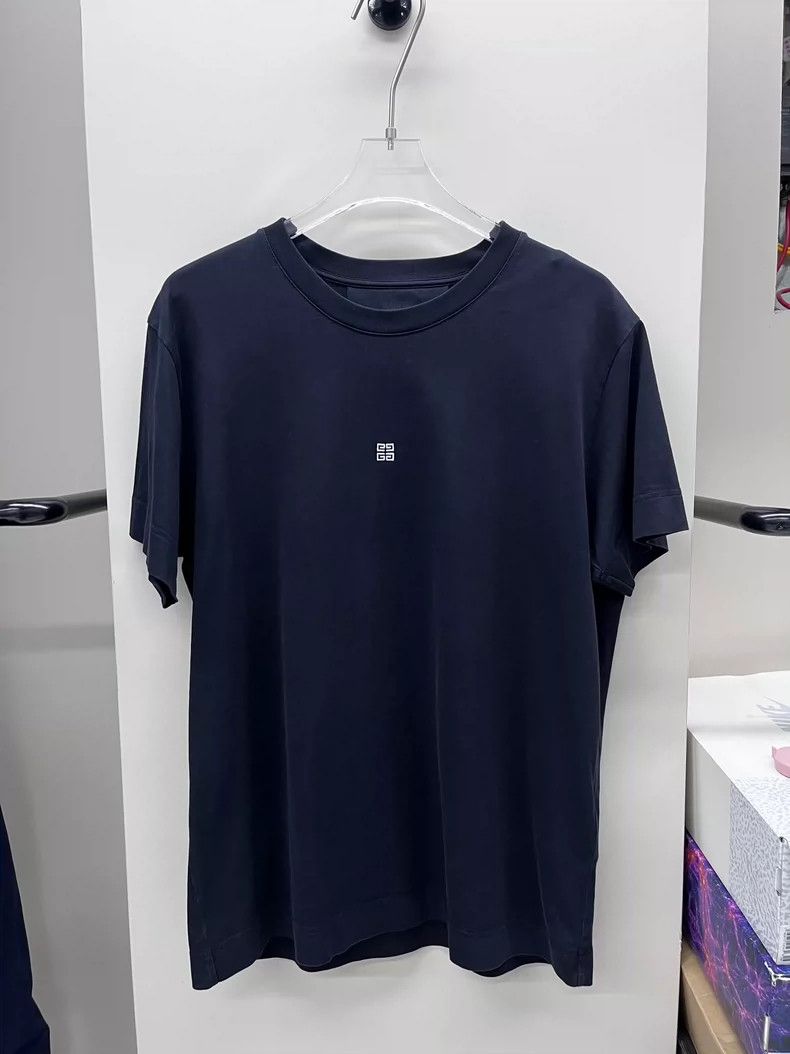 Givenchy Givenchy Black Short-Sleeve Size US S / EU 44-46 / 1 - 1 Thumbnail