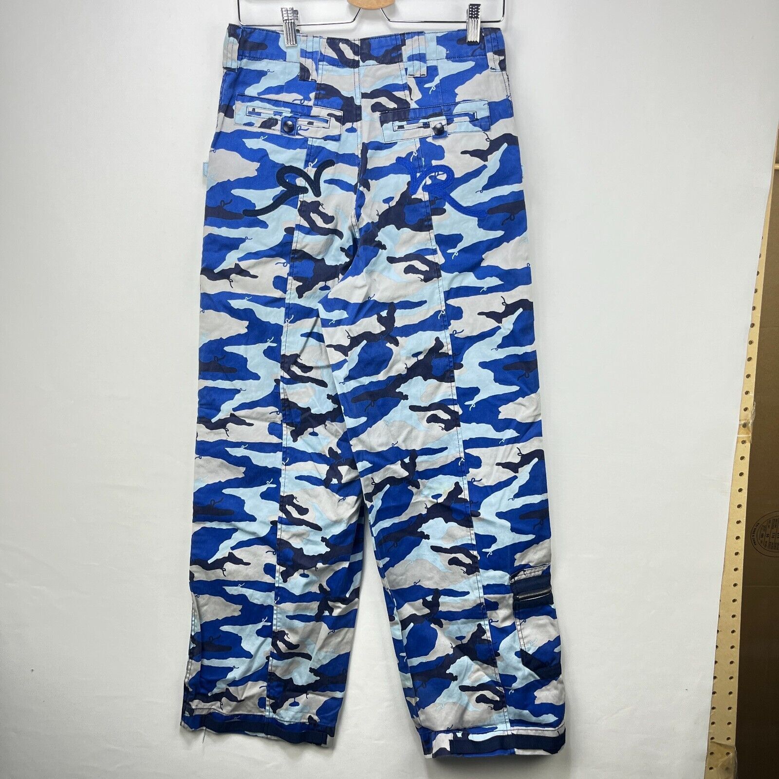 Rocawear × Vintage Vintage Y2K Rocawear Blue Camo Baggy Pants Skater Waist 30 Size US 30 / EU 46 - 1 Thumbnail
