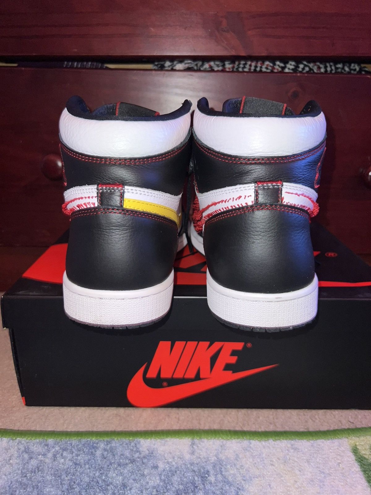 Jordan Brand Air Jordan 1 Retro High OG 'Defiant' Size US 11 / EU 44 - 4 Thumbnail