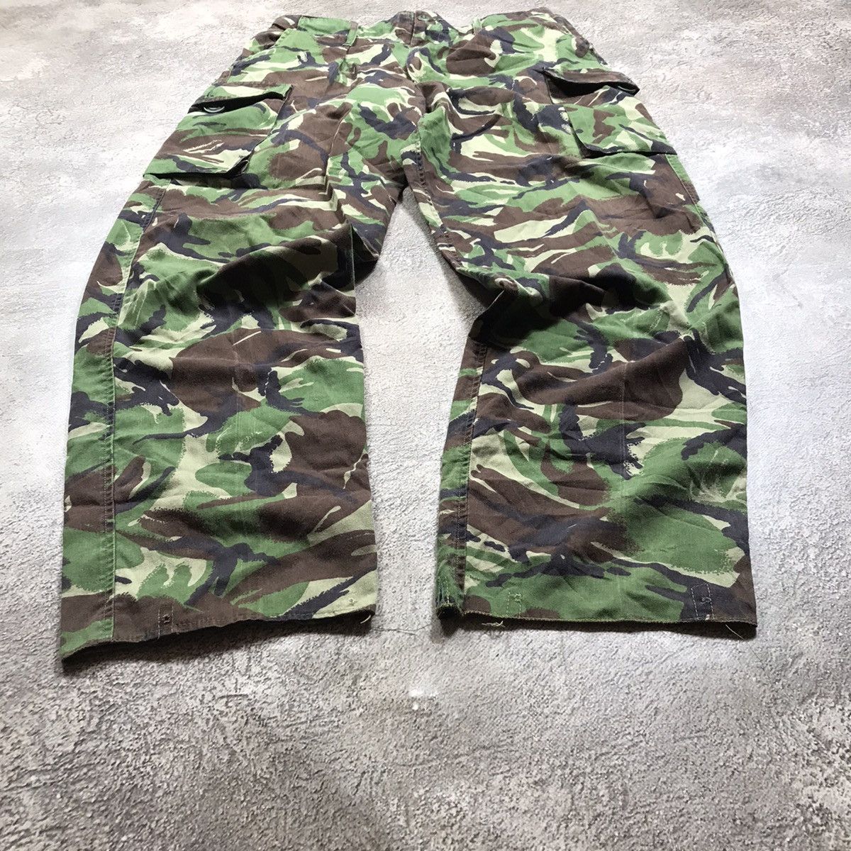 Vintage Vintage Y2K Baggy Cargo Pants Camo Tactical Streetwear 34 Size US 34 / EU 50 - 1 Thumbnail