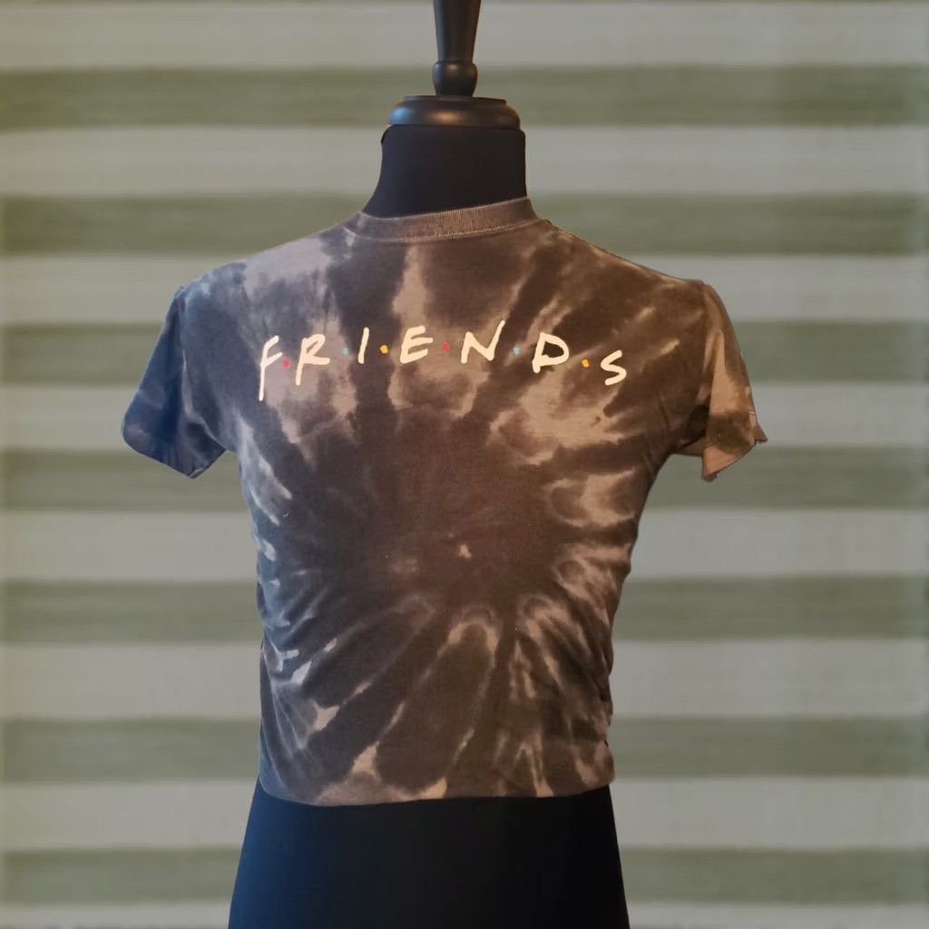 Logo 7 Friends TV Show Logo Crop Top Shirt Womens Size M Black Tie Dye Size M / US 6-8 / IT 42-44 - 1 Thumbnail