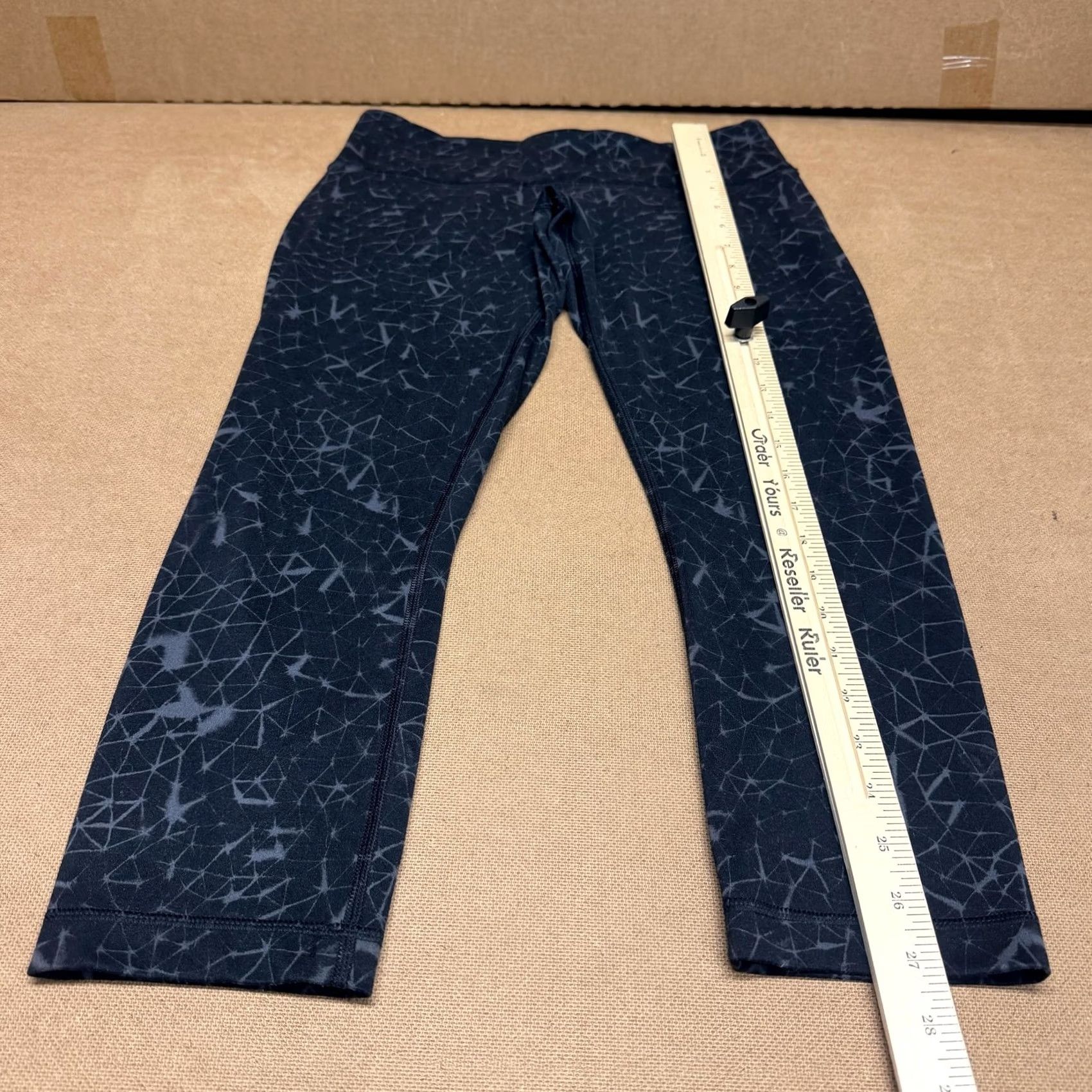 Lululemon Lululemon Leggings Womens 8 Black Geometric Print Capri Athletic Yoga Running Size 30" / US 8 / IT 44 - 4 Thumbnail