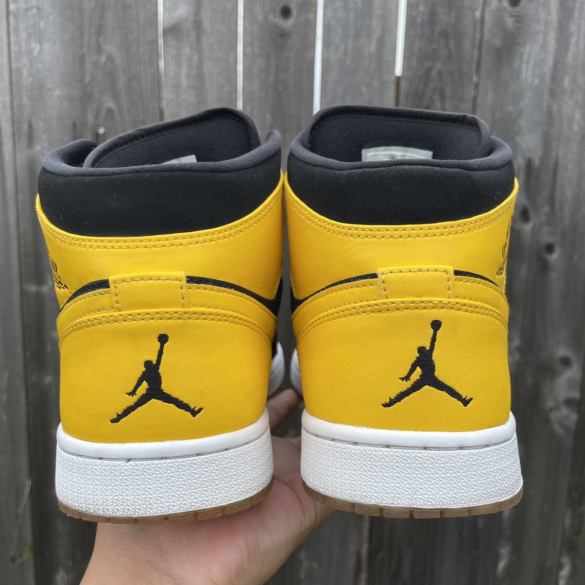 Jordan Brand × Nike Nike Air Jordan 1 Mid New love size 11.5 2017 Size US 11.5 / EU 44-45 - 5 Thumbnail