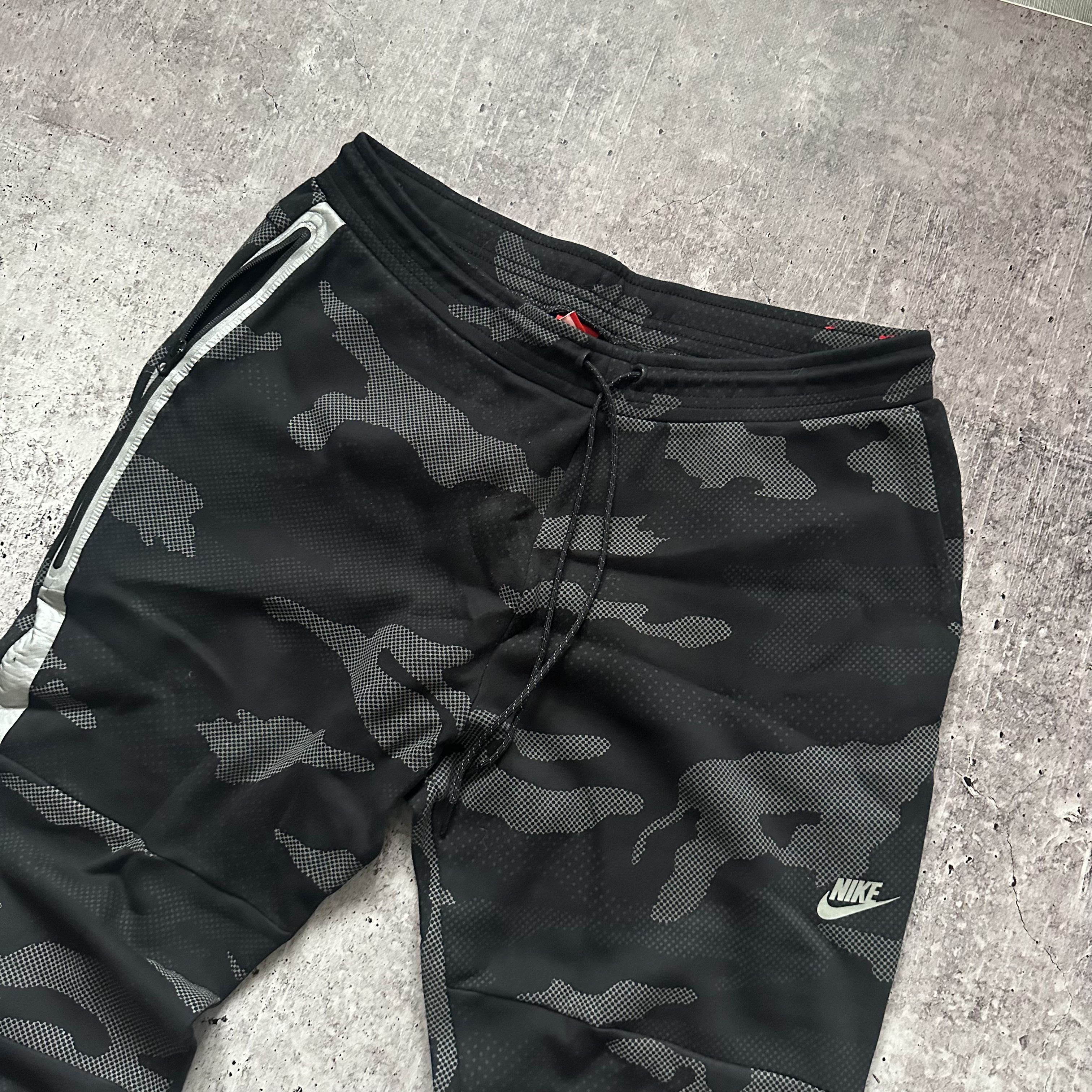Nike Nike Reflective Black Camo Tech Fleece Pants Joggers Size US 38 / EU 54 - 3 Thumbnail