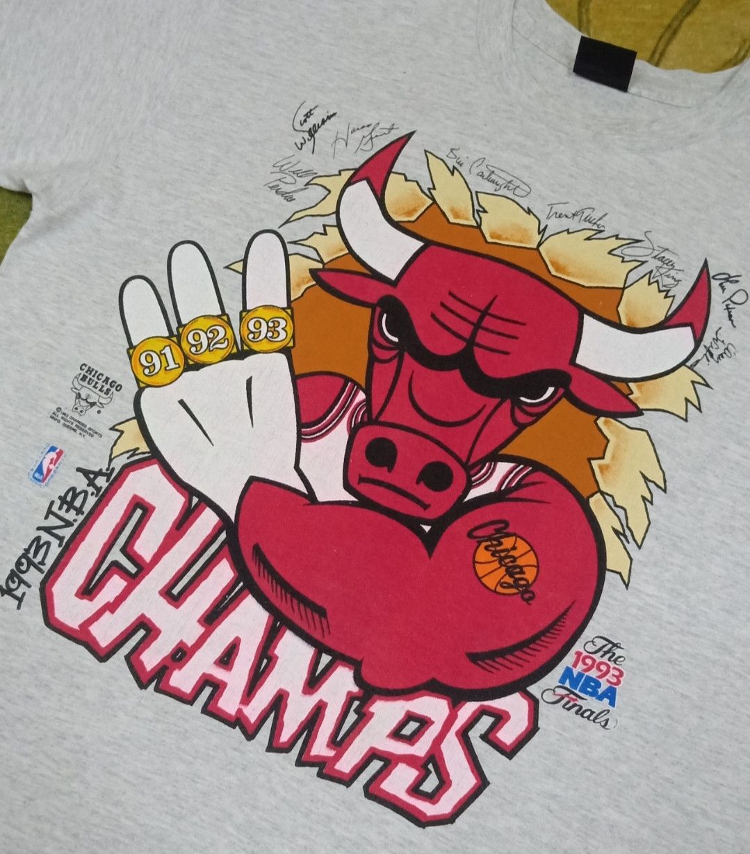 NBA × Vintage Vintage 90s Chicago Bulls 1993 NBA Champs T-shirt Size US XL / EU 56 / 4 - 15 Thumbnail