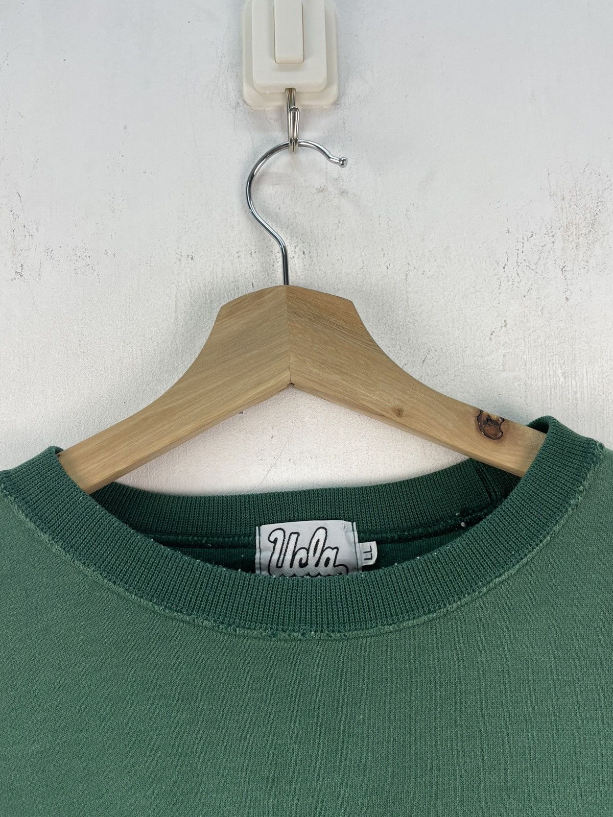 Vintage Vintage UCLA Crewneck Sweatshirt Distressed Faded Green Size US XL / EU 56 / 4 - 6 Thumbnail