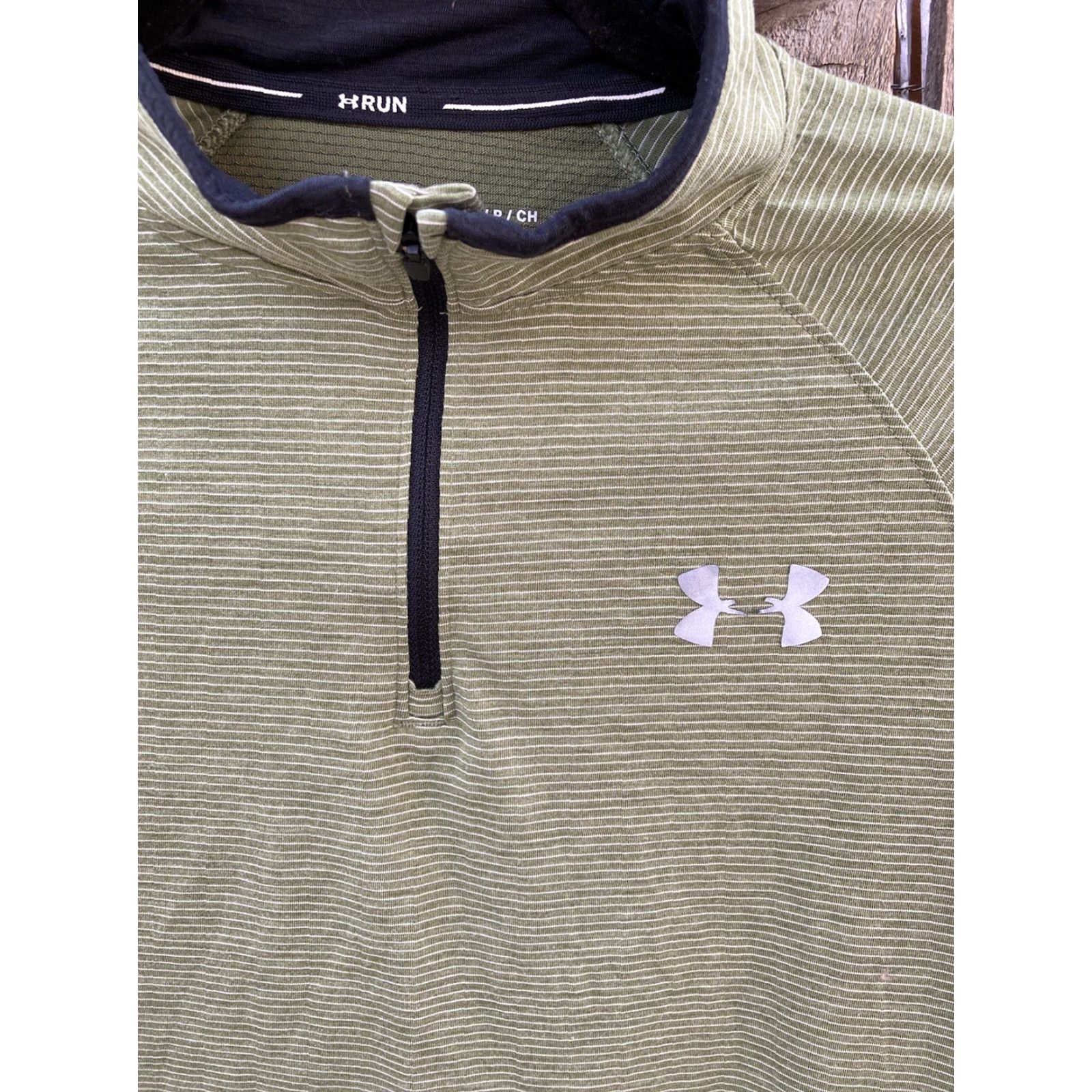 Under Armour Under Armour Run Shirt Hunter Green S Men's Half-Zip Breathable Activewear Striped Logo 1/4 Zip Long Sleeve Regular Color Green Mens Size US S / EU 44-46 / 1 - 3 Thumbnail