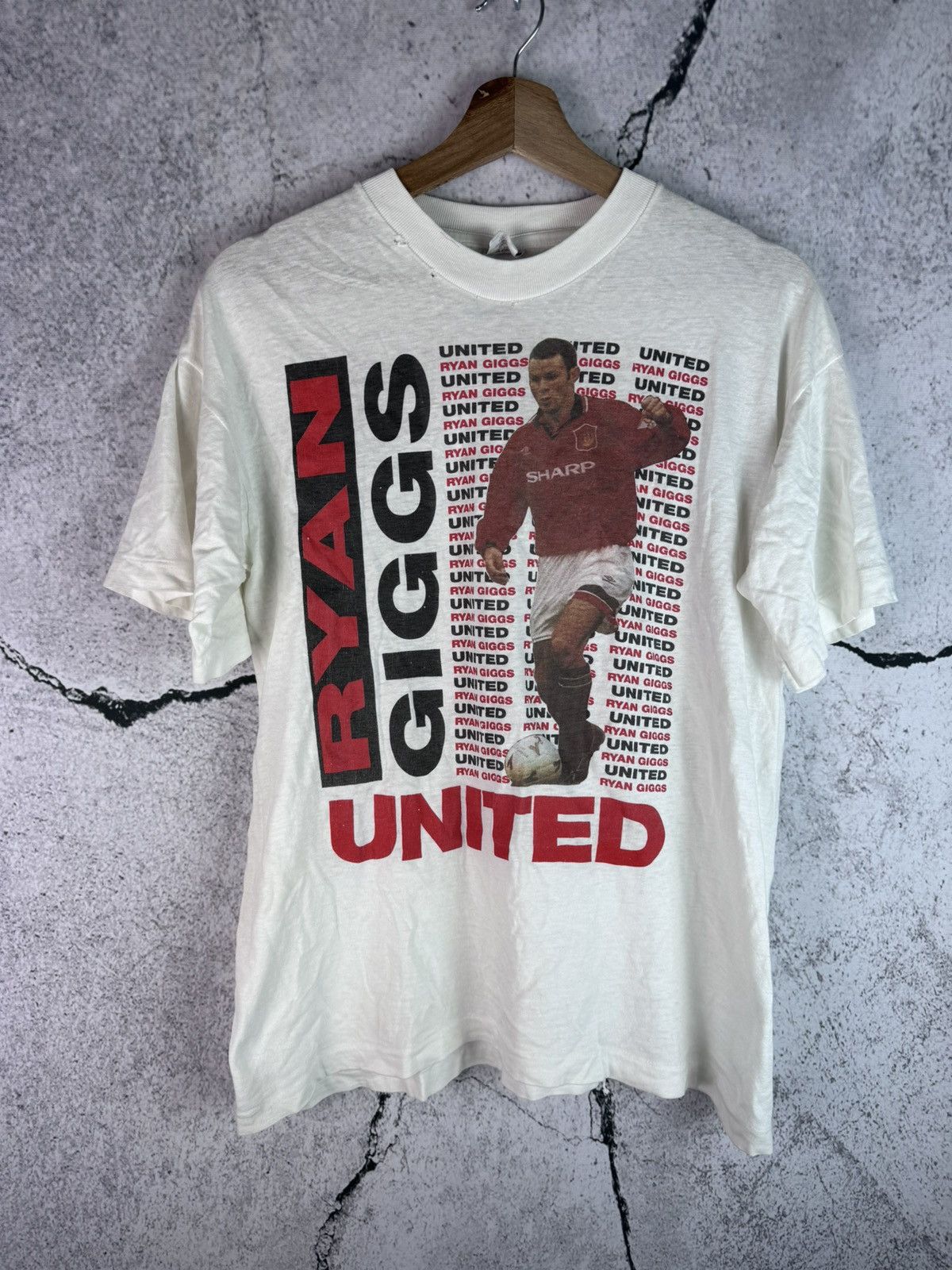 Vintage Vintage 90s Manchester United Ryan Giggs T-shirt Size US S / EU 44-46 / 1 - 1 Thumbnail