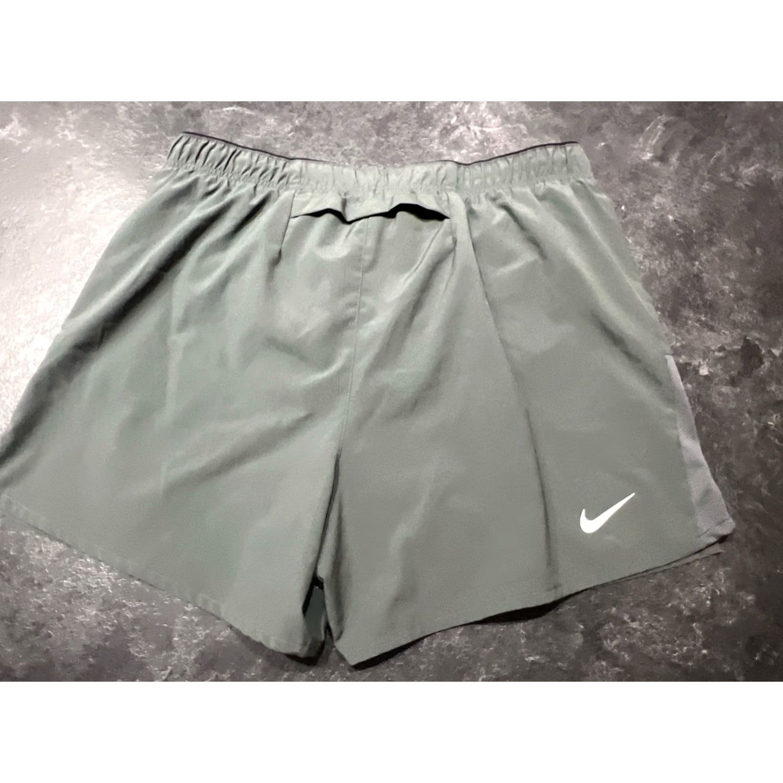 Nike Nike Challenger Flash Shorts Mens Lined Dri Fit Side Pockets 5" Inseam Green L Size US 33 - 7 Thumbnail