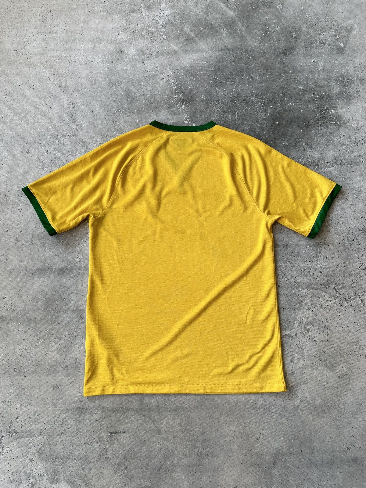 Nike BRAZIL NATIONAL TEAM 2014 HOME FOOTBALL TEE SHIRT Size US S / EU 44-46 / 1 - 3 Thumbnail