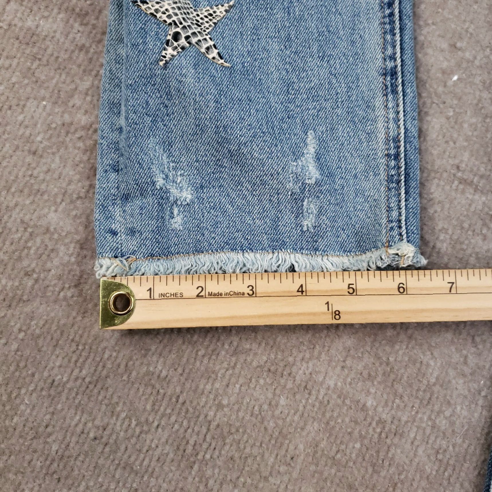 Vintage BLANKNYC Jeans Women’s 30 Blue Distressed Cropped Girlfriend Raw Hem Stars Size 30" / US 8 / IT 44 - 4 Thumbnail
