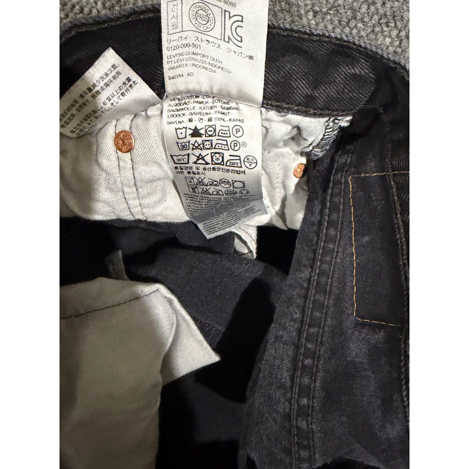 Levi's VINTAGE? No. Wait: Levis 501 Jeans Mens 34x32 black button fly denim straight classic. Size US 34 / EU 50 - 6 Thumbnail