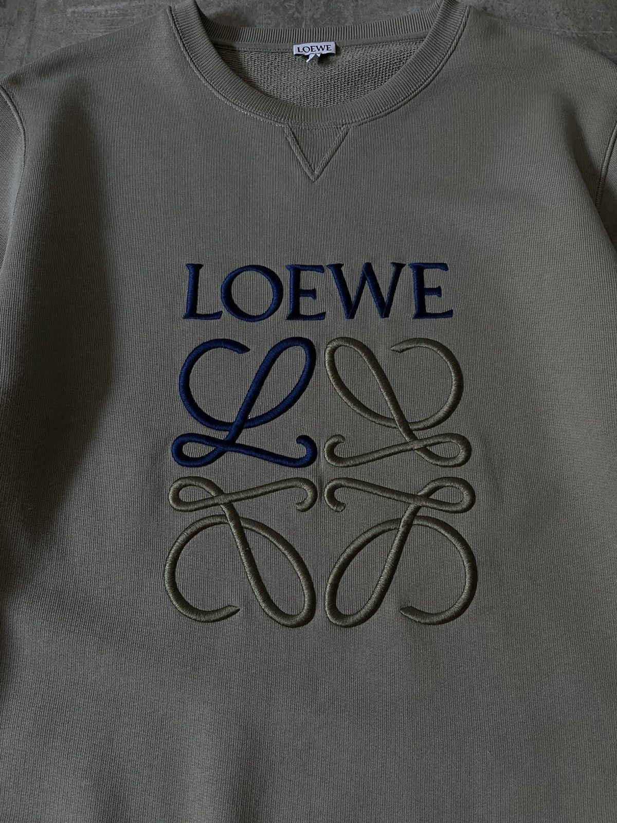 Loewe Loewe khaki embroidered logo sweatshirt by JW Anderson Size US L / EU 52-54 / 3 - 4 Thumbnail