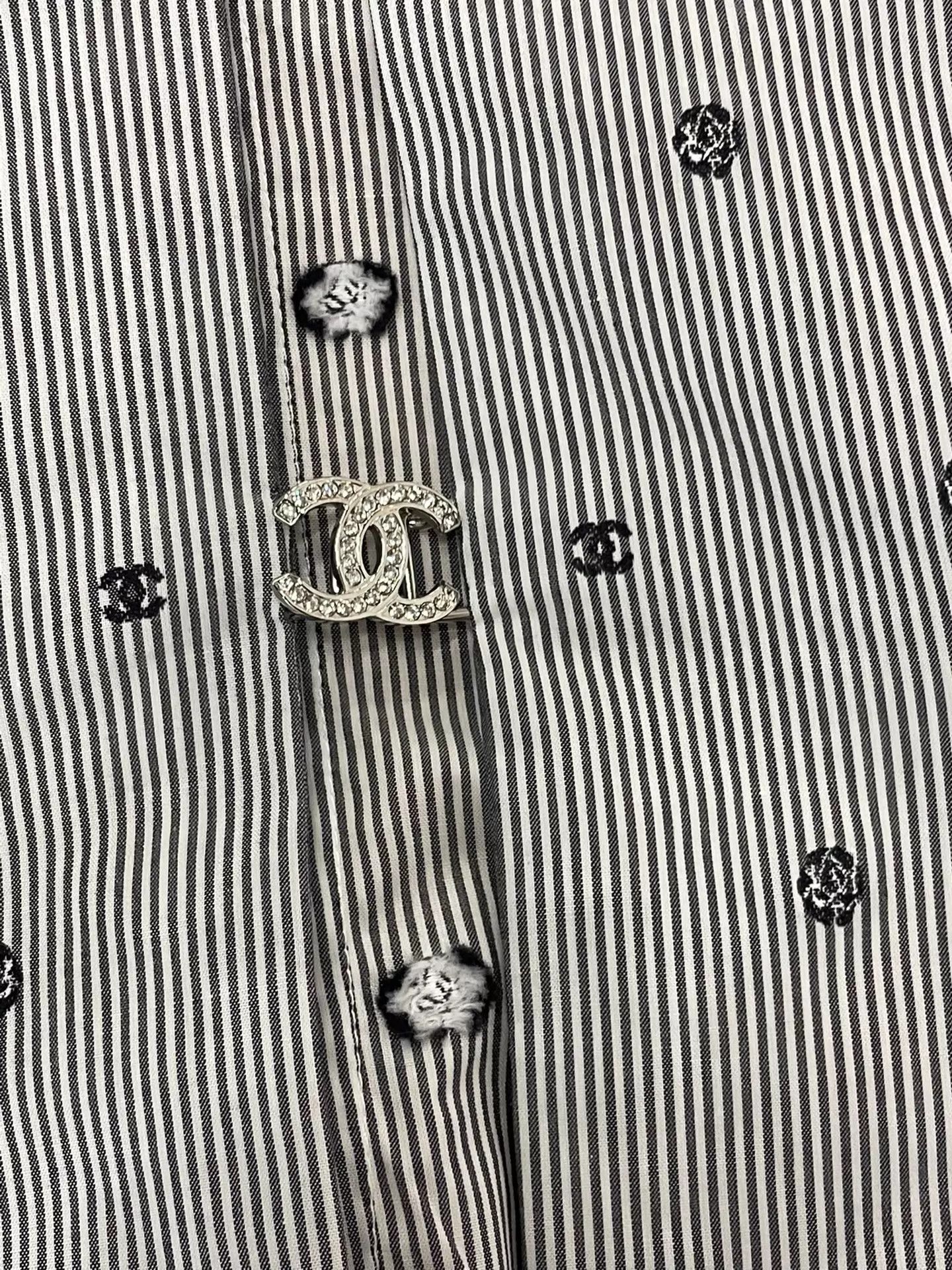 Chanel CHANEL Striped Polka Dot Crystal Button SSShirt 34 Size XS / US 0-2 / IT 36-38 - 2 Thumbnail