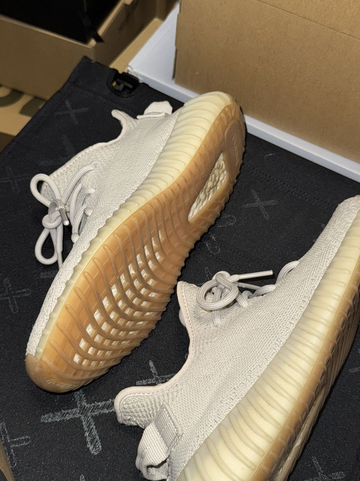Adidas × Yeezy Adidas Yeezy Boost 350 V2 sesame sz 6Y Size US 6 / EU 39 - 11 Thumbnail