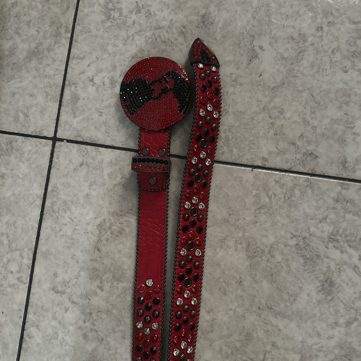 Designer Globe Buckle With Red & Black Studded Rhinestone Belt Size 42 - 2 Thumbnail