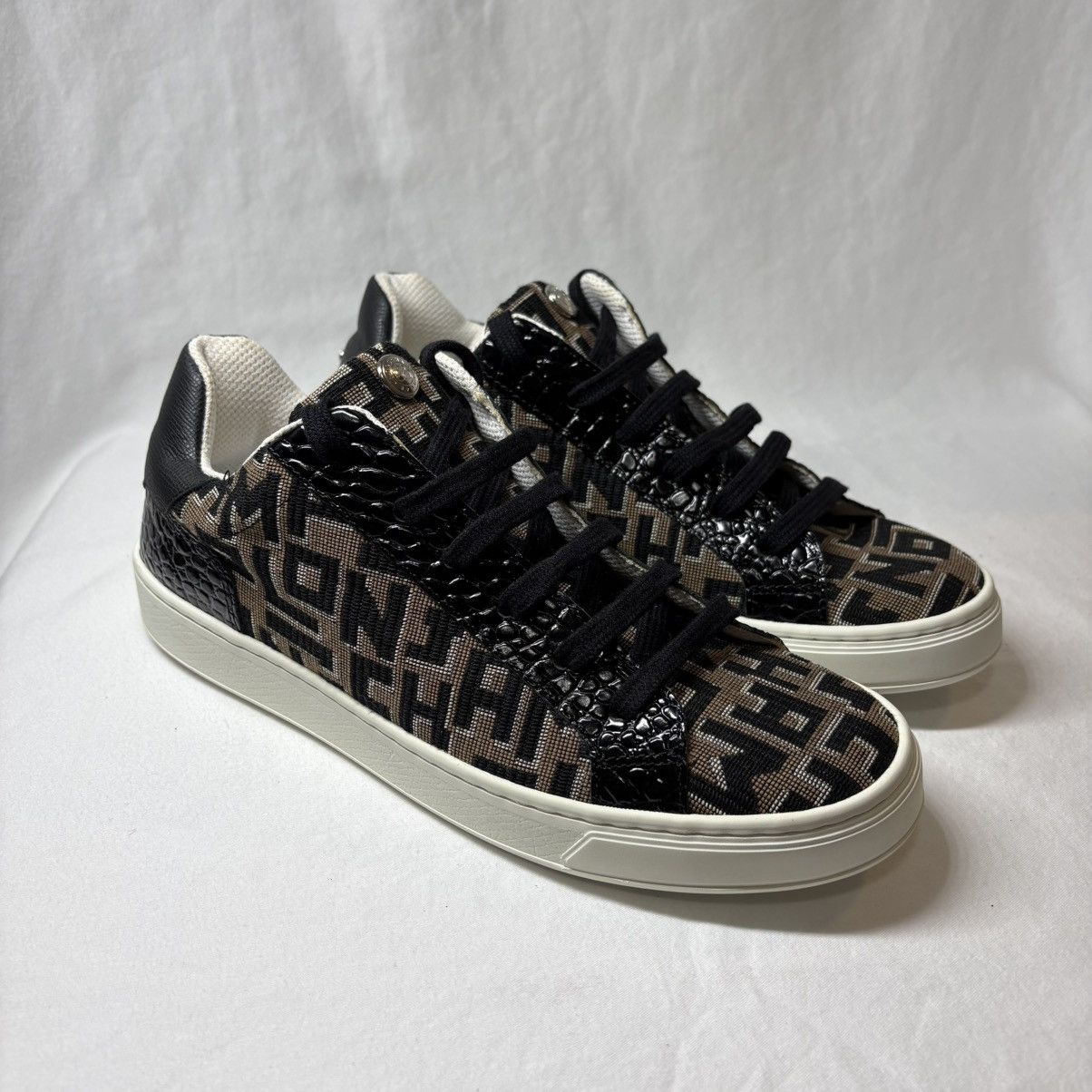 Longchamp AUTHENTIC Longchamp Sneakers Size US 8 / IT 38 - 1 Thumbnail