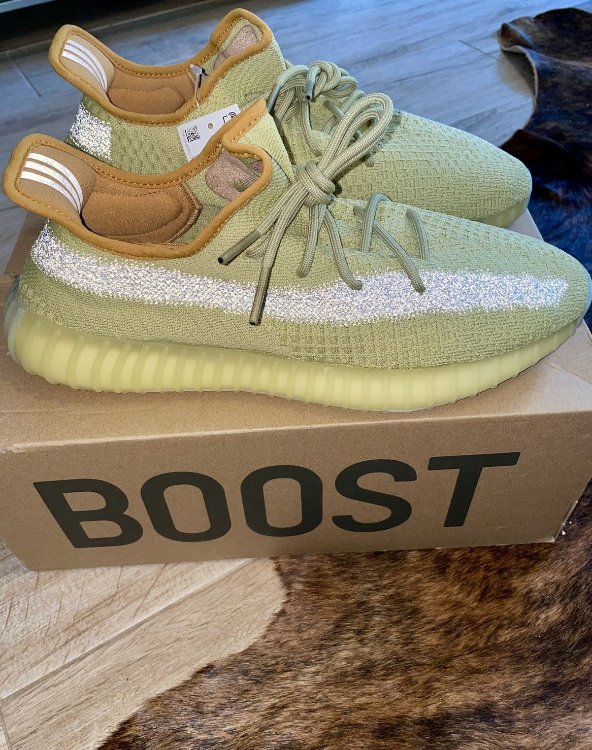 Yeezy Adidas Yeezy Boost 350 V2 Marsh Size 12 New! Size US 12 / EU 45 - 7 Thumbnail