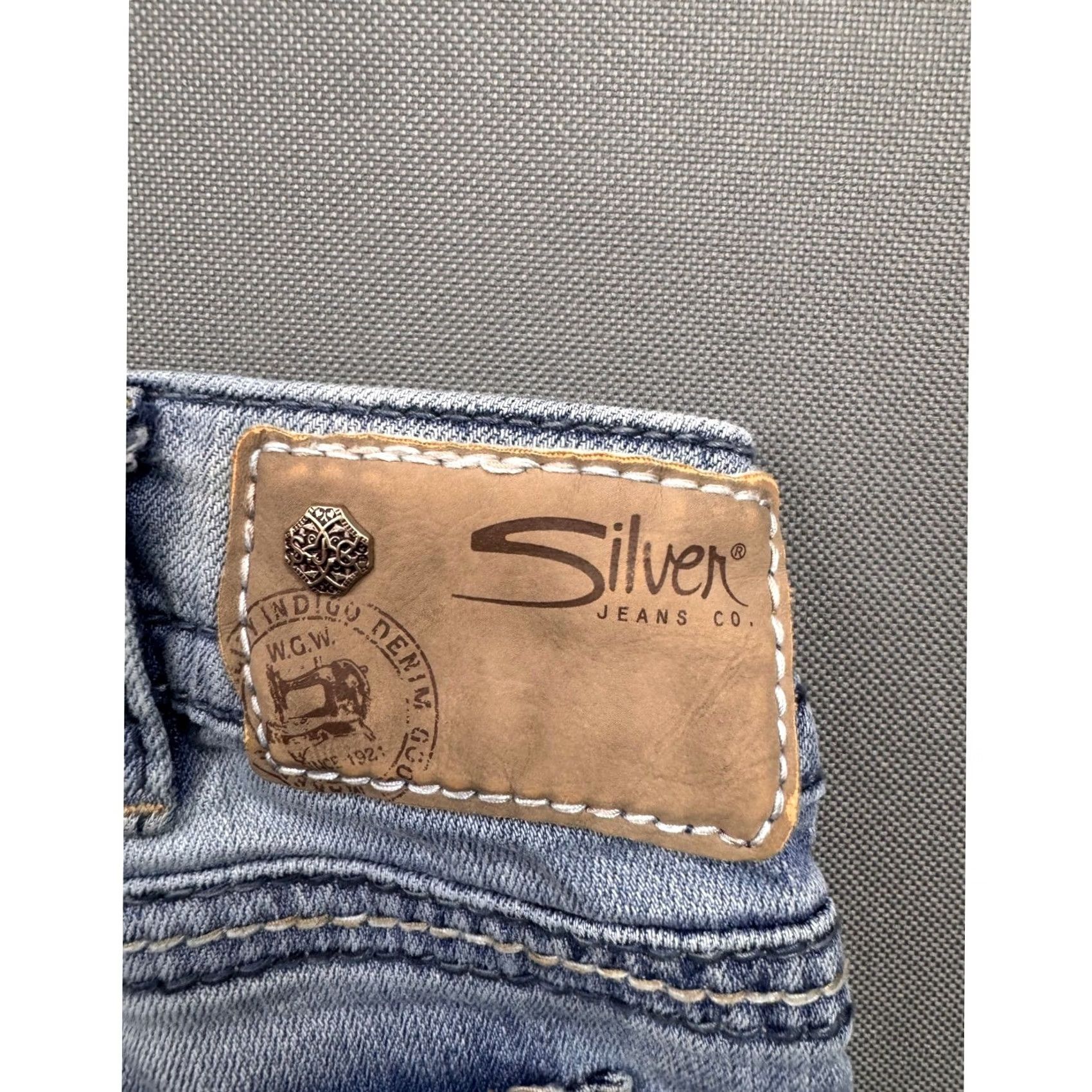 Silver Jeans Co. Silver Jeans Co Suki Capri Jeans Women Light Wash Blue Embroidered Denim W30 Capris 5-Pocket Rise Mid 8.5-10.5 Inseam 23 in Adults Womens Size 30" / US 8 / IT 44 - 3 Thumbnail